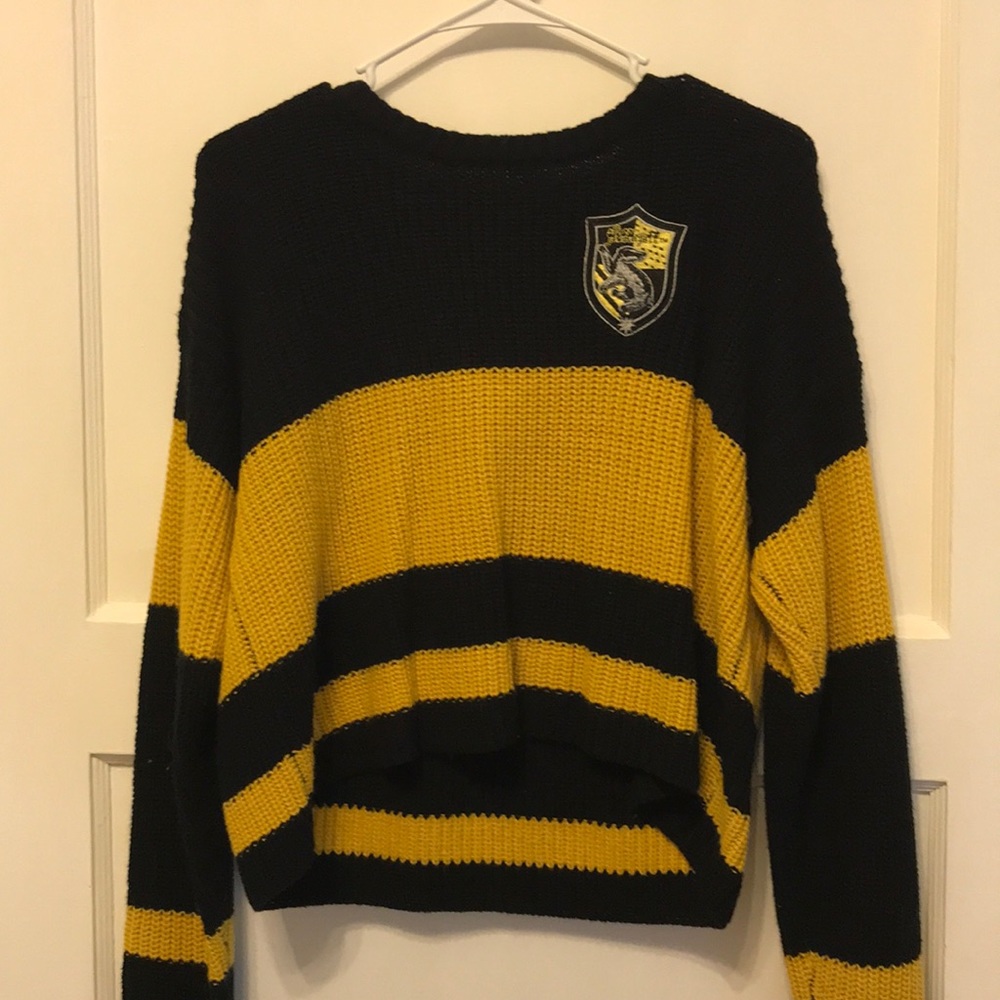 Hot Topic Hufflepuff Cropped Knit Sweater